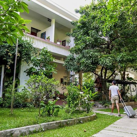 Lanis House By The Ponds Hotel Vientiane Exterior photo