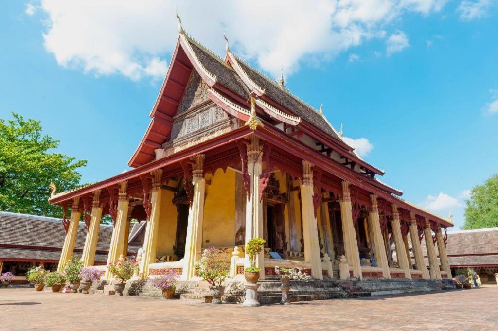 Lani'S House By The Ponds Hotel Vientiane Exterior photo