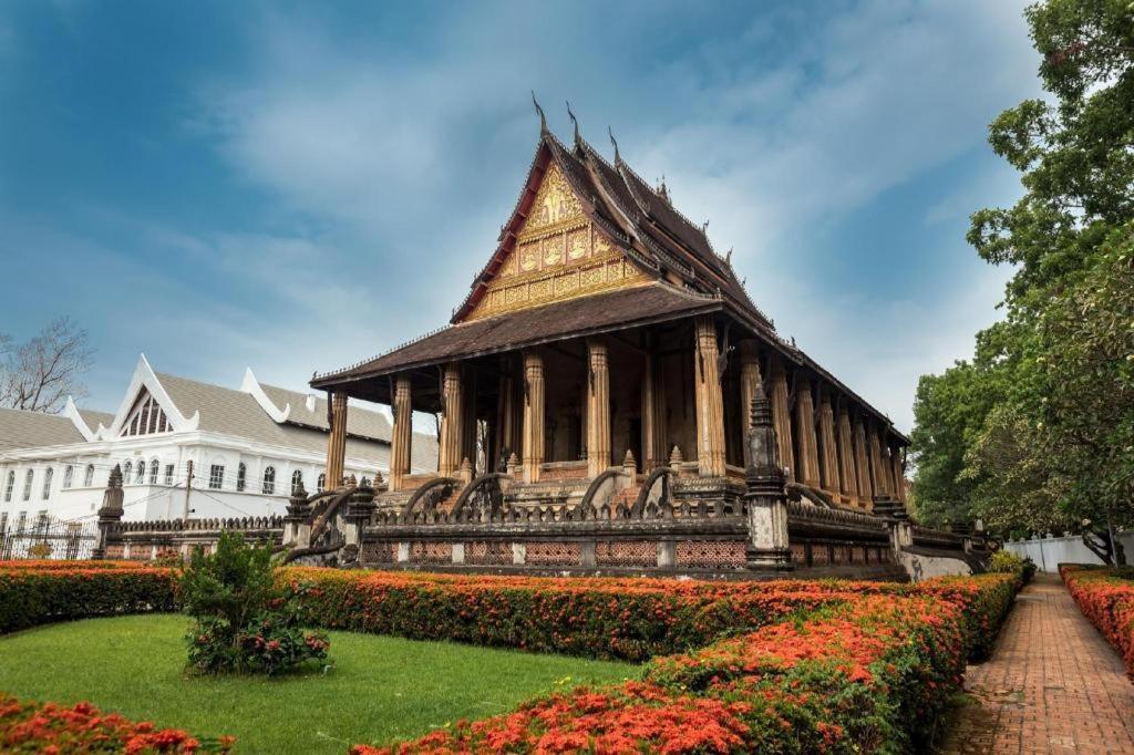 Lani'S House By The Ponds Hotel Vientiane Exterior photo