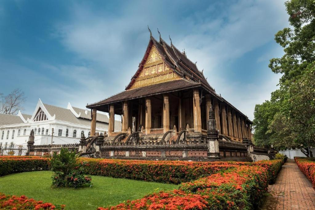 Lanis House By The Ponds Hotel Vientiane Exterior photo