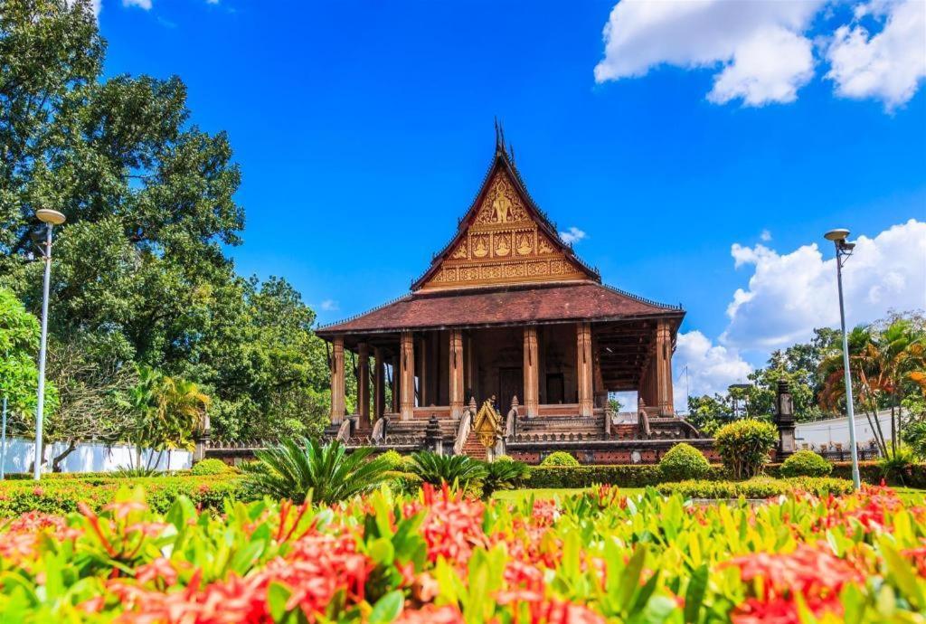 Lanis House By The Ponds Hotel Vientiane Exterior photo