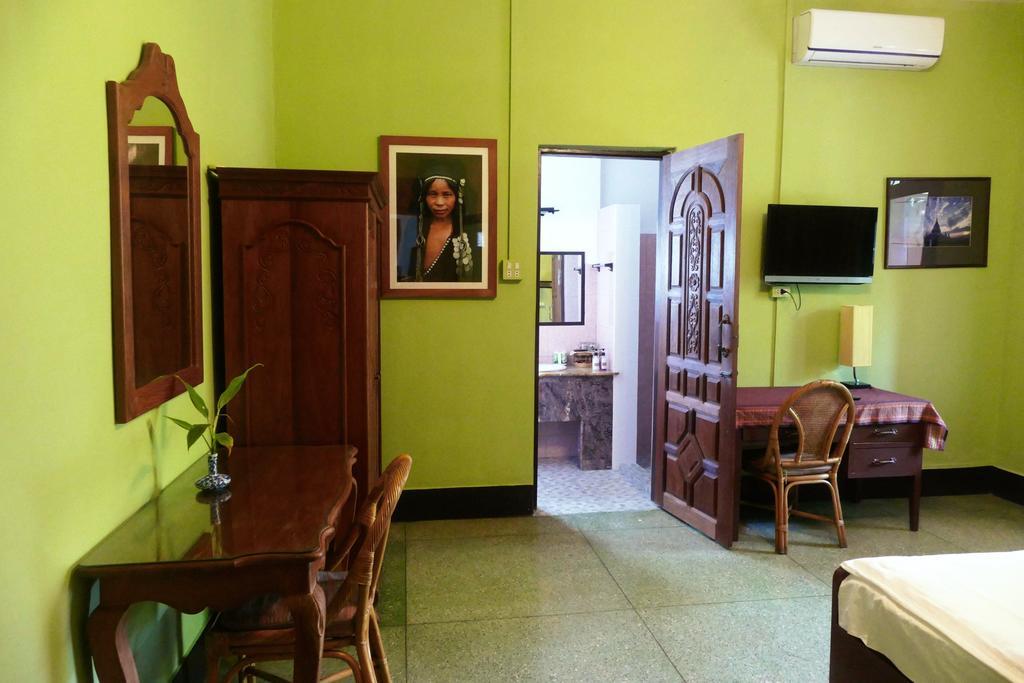 Lani'S House By The Ponds Hotel Vientiane Exterior photo