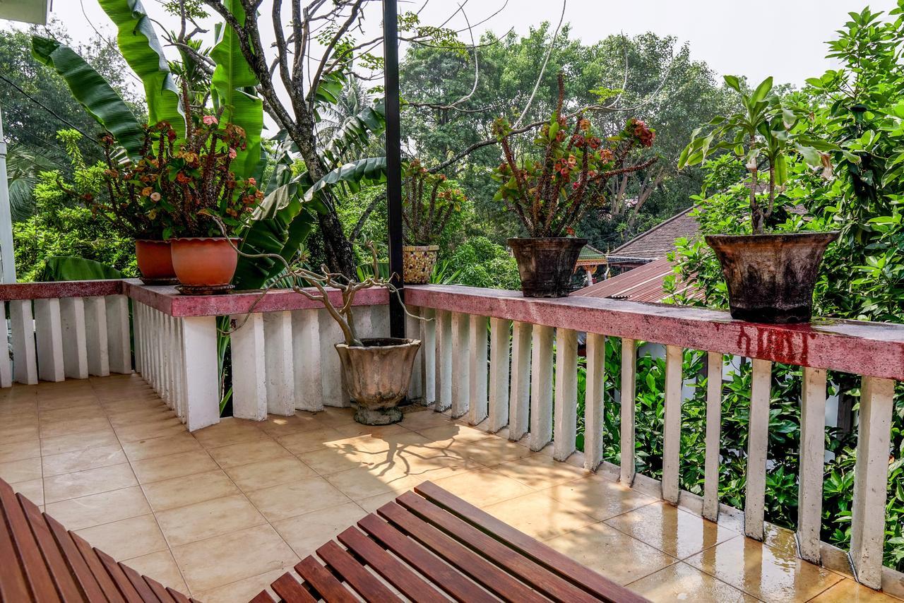 Lanis House By The Ponds Hotel Vientiane Exterior photo