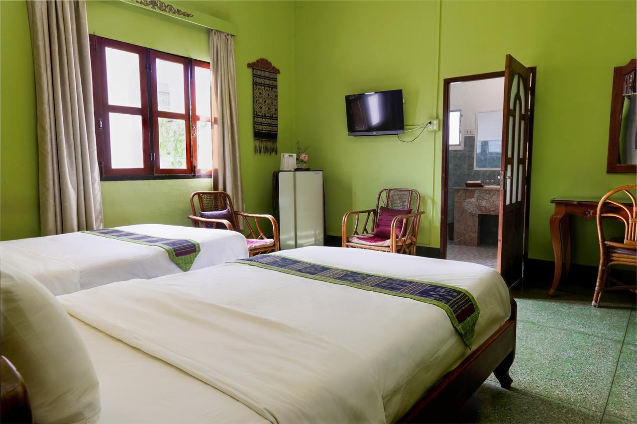 Lani'S House By The Ponds Hotel Vientiane Exterior photo