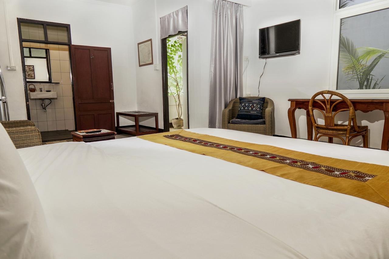 Lani'S House By The Ponds Hotel Vientiane Exterior photo