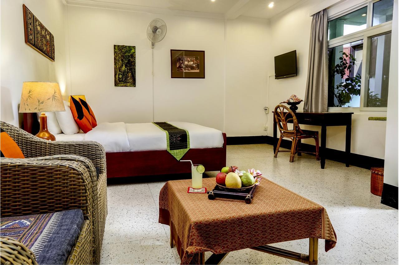 Lani'S House By The Ponds Hotel Vientiane Exterior photo