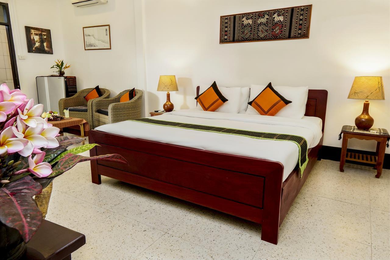 Lani'S House By The Ponds Hotel Vientiane Exterior photo