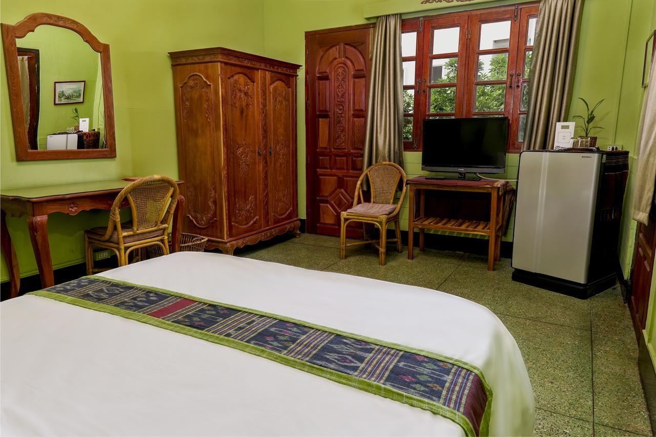Lani'S House By The Ponds Hotel Vientiane Exterior photo