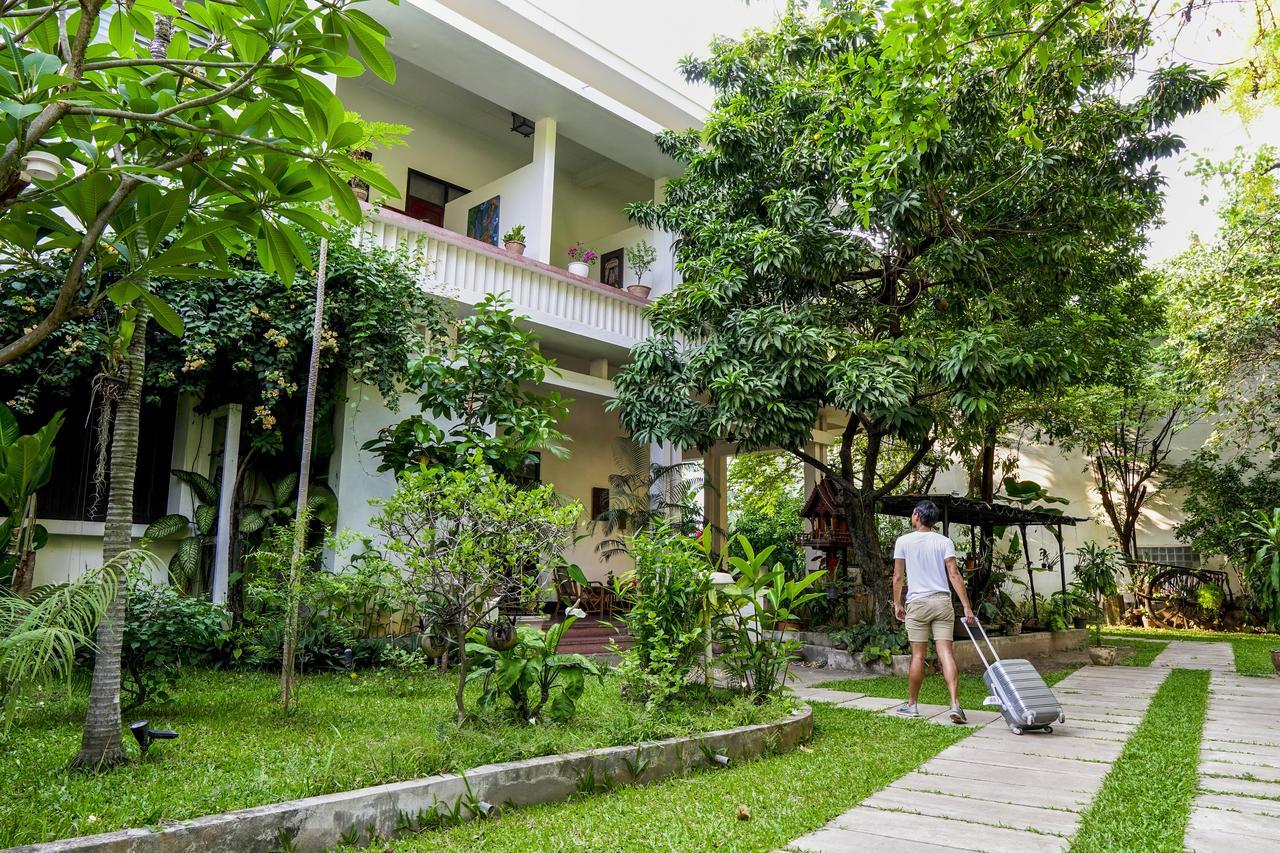 Lani'S House By The Ponds Hotel Vientiane Exterior photo